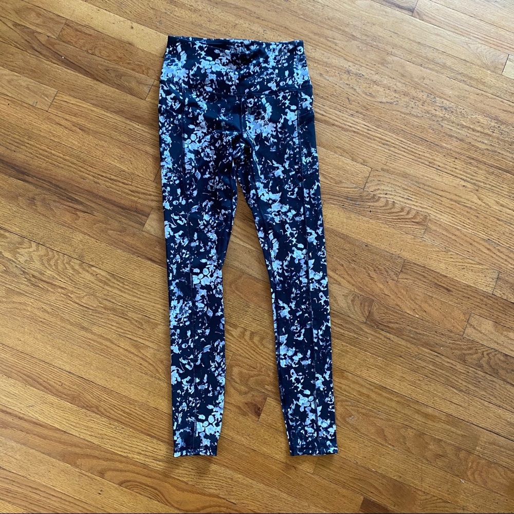 GAIAM Black and White Patterned Leggings